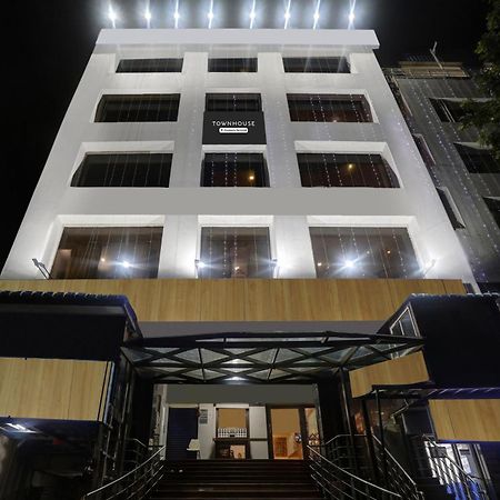 Hotel Grandarya Eluru Bagian luar foto