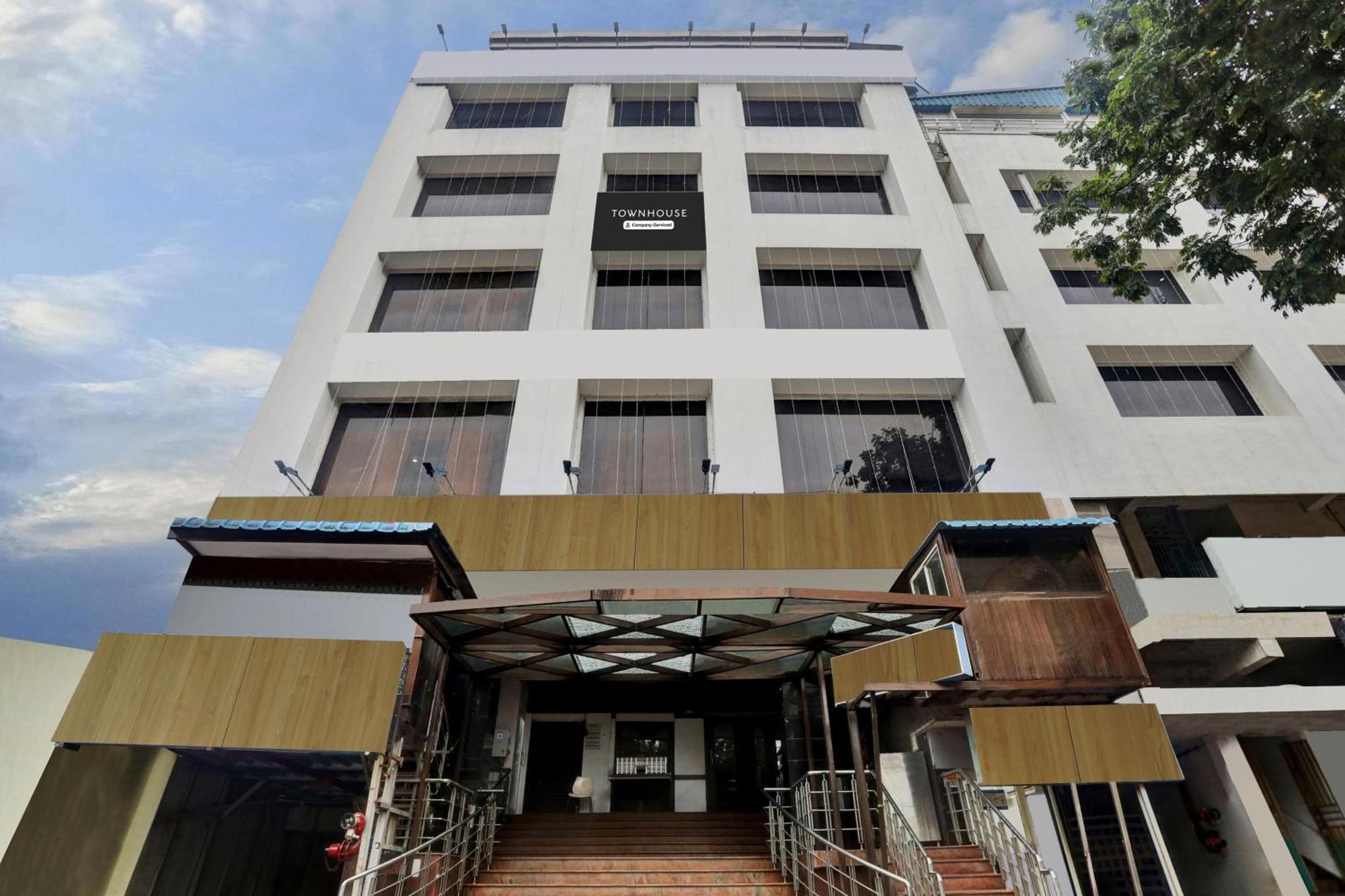 Hotel Grandarya Eluru Bagian luar foto