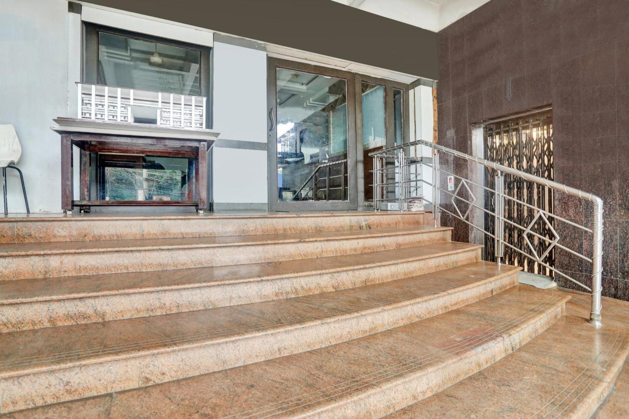 Hotel Grandarya Eluru Bagian luar foto