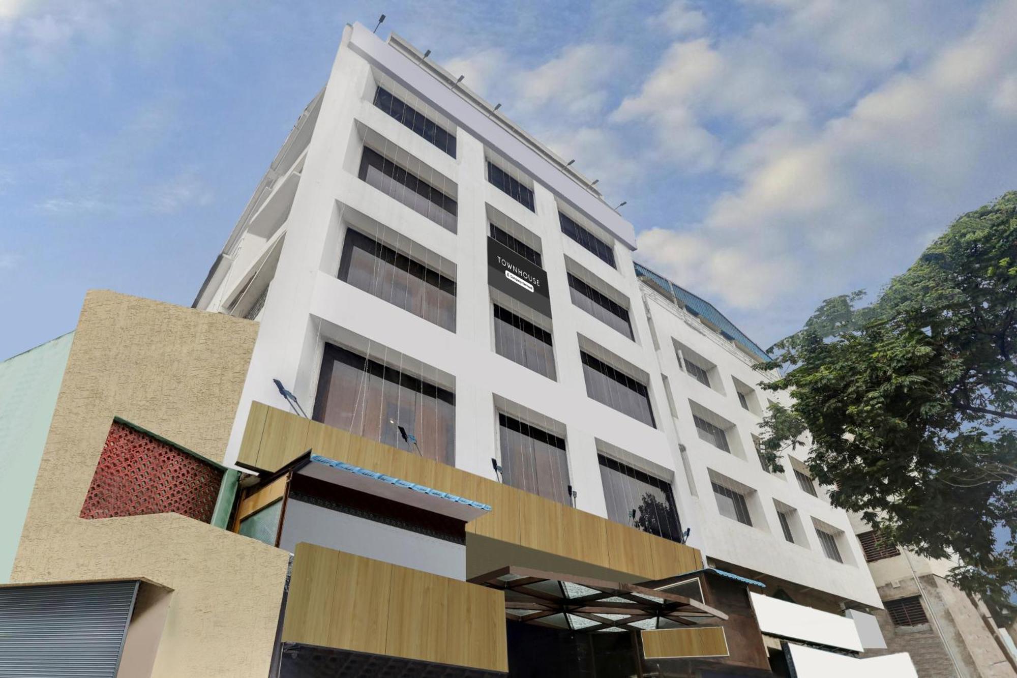 Hotel Grandarya Eluru Bagian luar foto