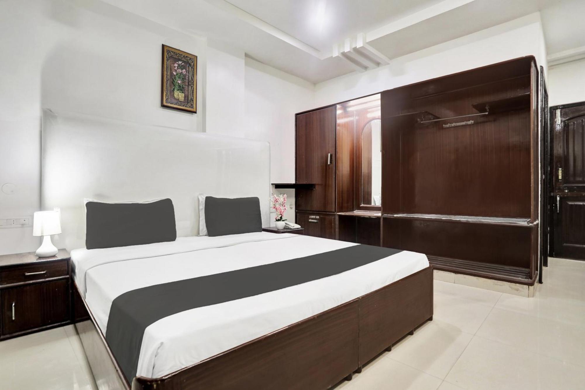 Hotel Grandarya Eluru Bagian luar foto