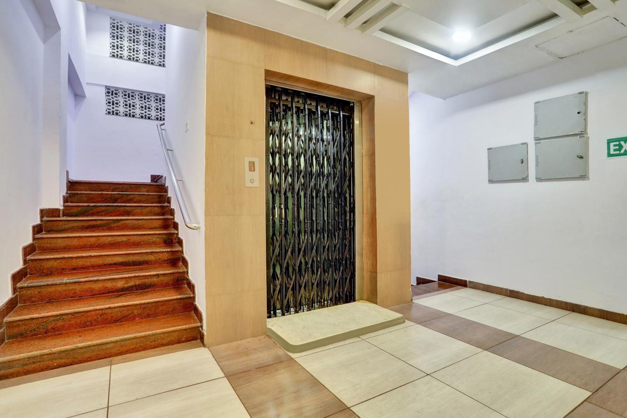 Hotel Grandarya Eluru Bagian luar foto
