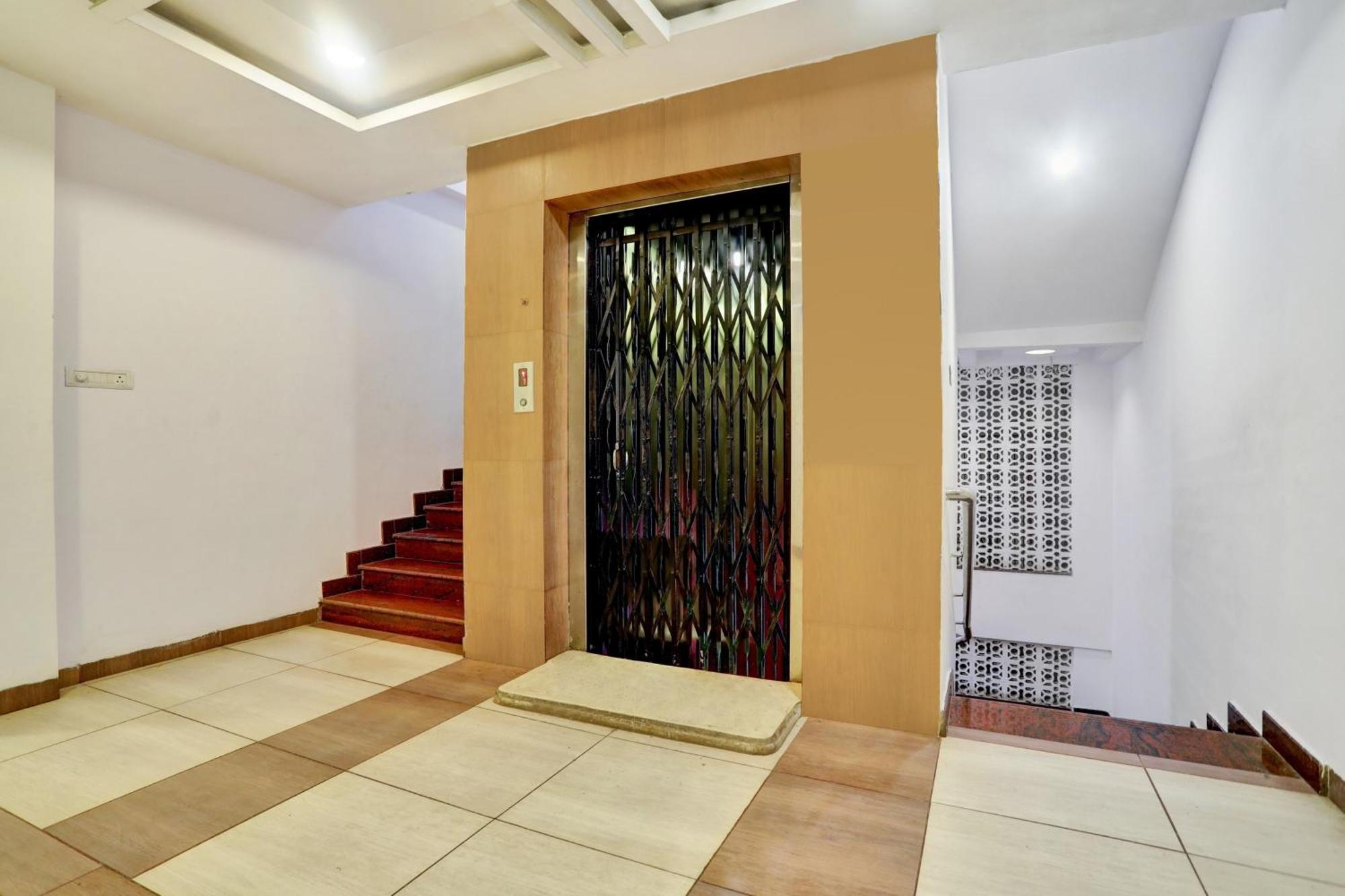 Hotel Grandarya Eluru Bagian luar foto