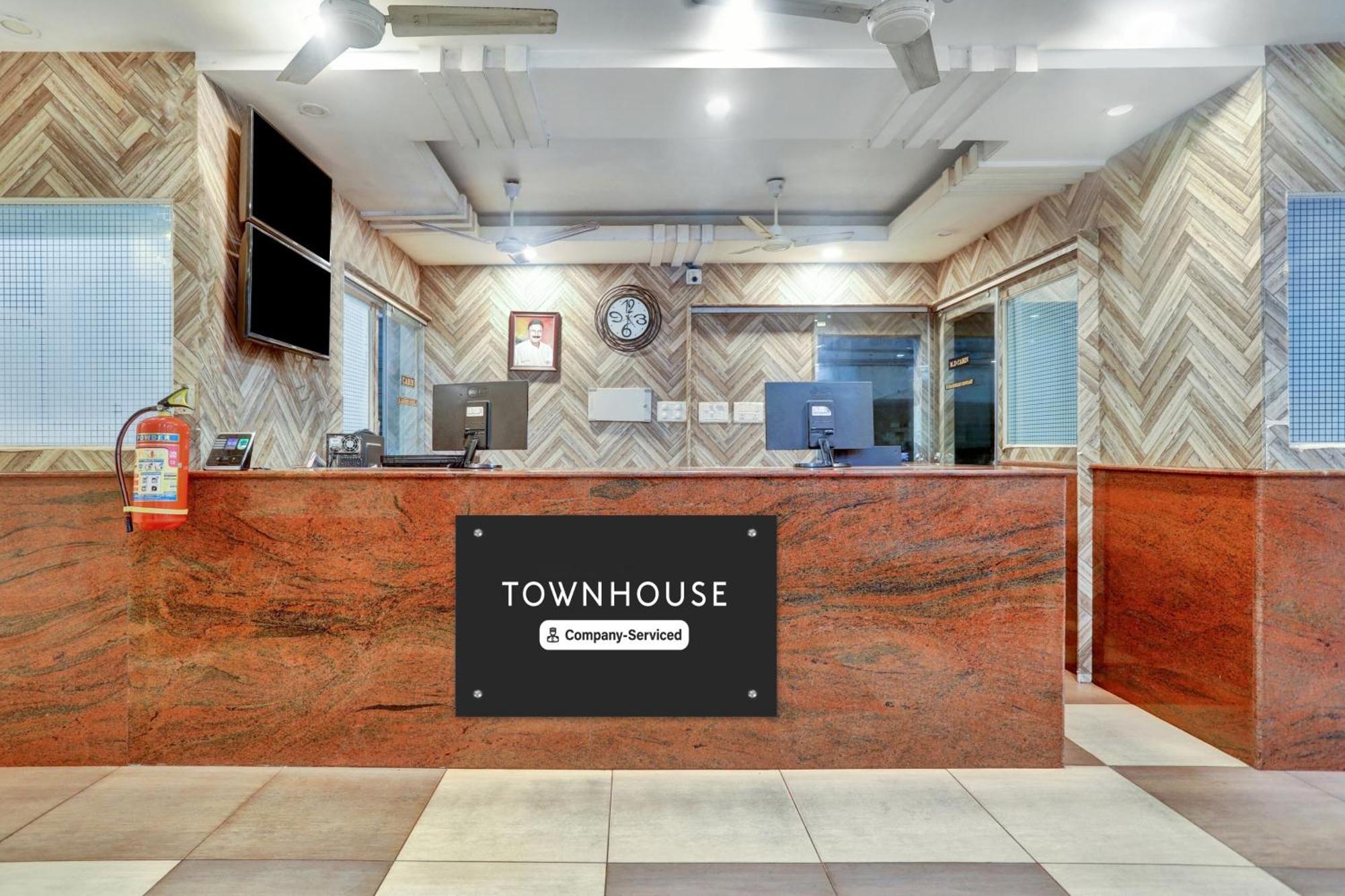 Hotel Grandarya Eluru Bagian luar foto