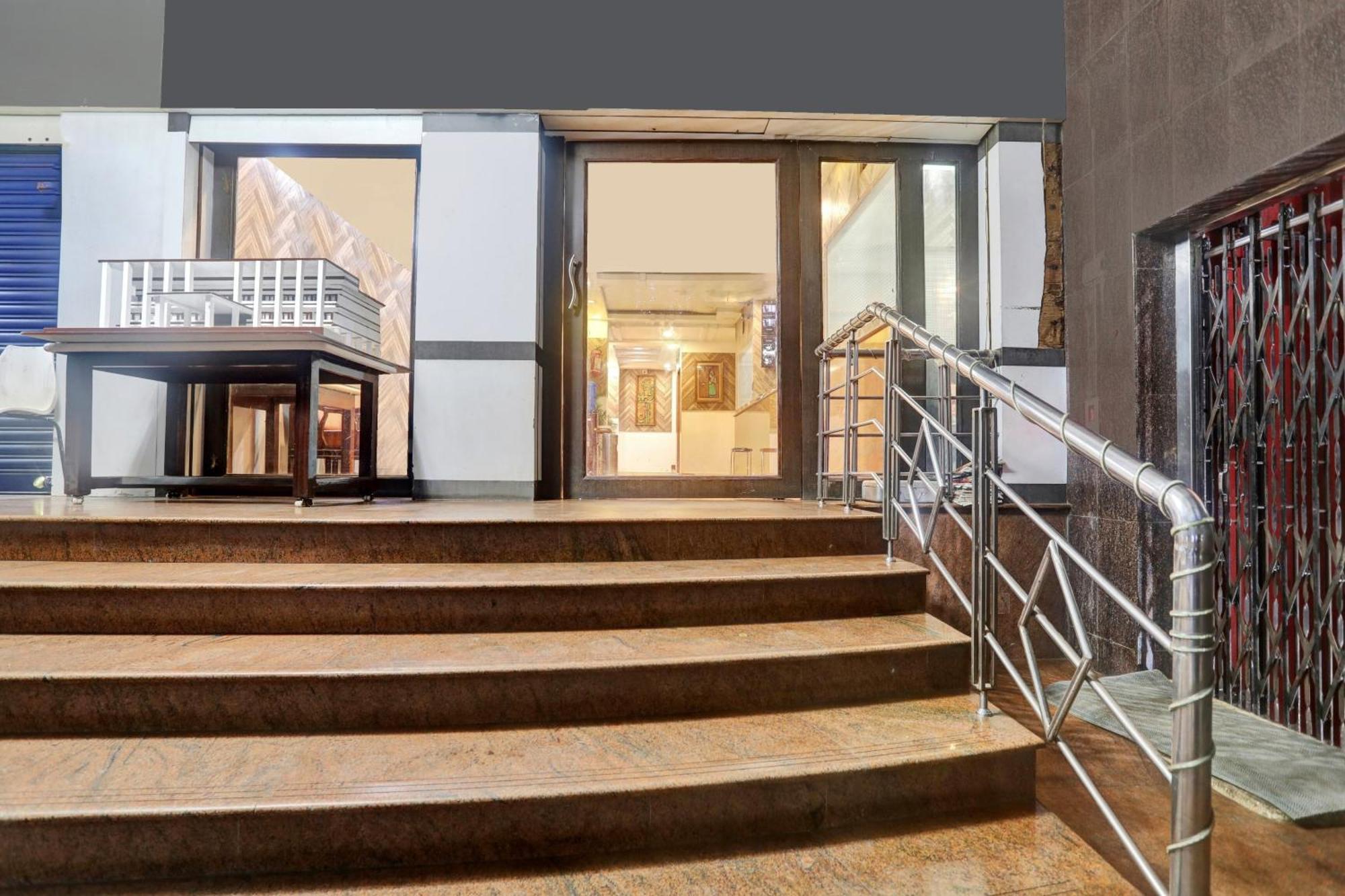 Hotel Grandarya Eluru Bagian luar foto