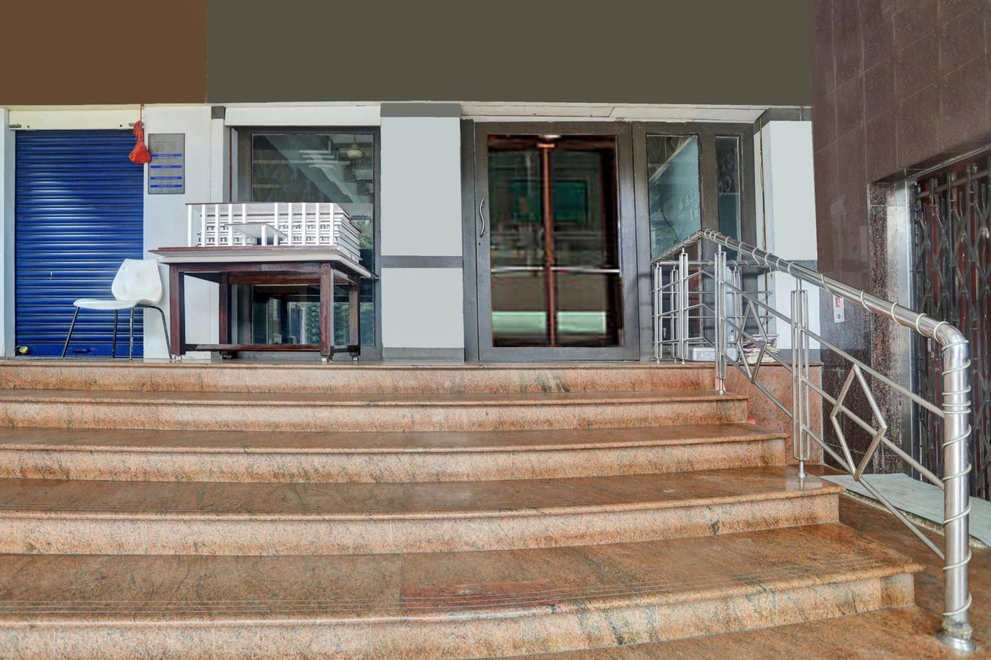 Hotel Grandarya Eluru Bagian luar foto