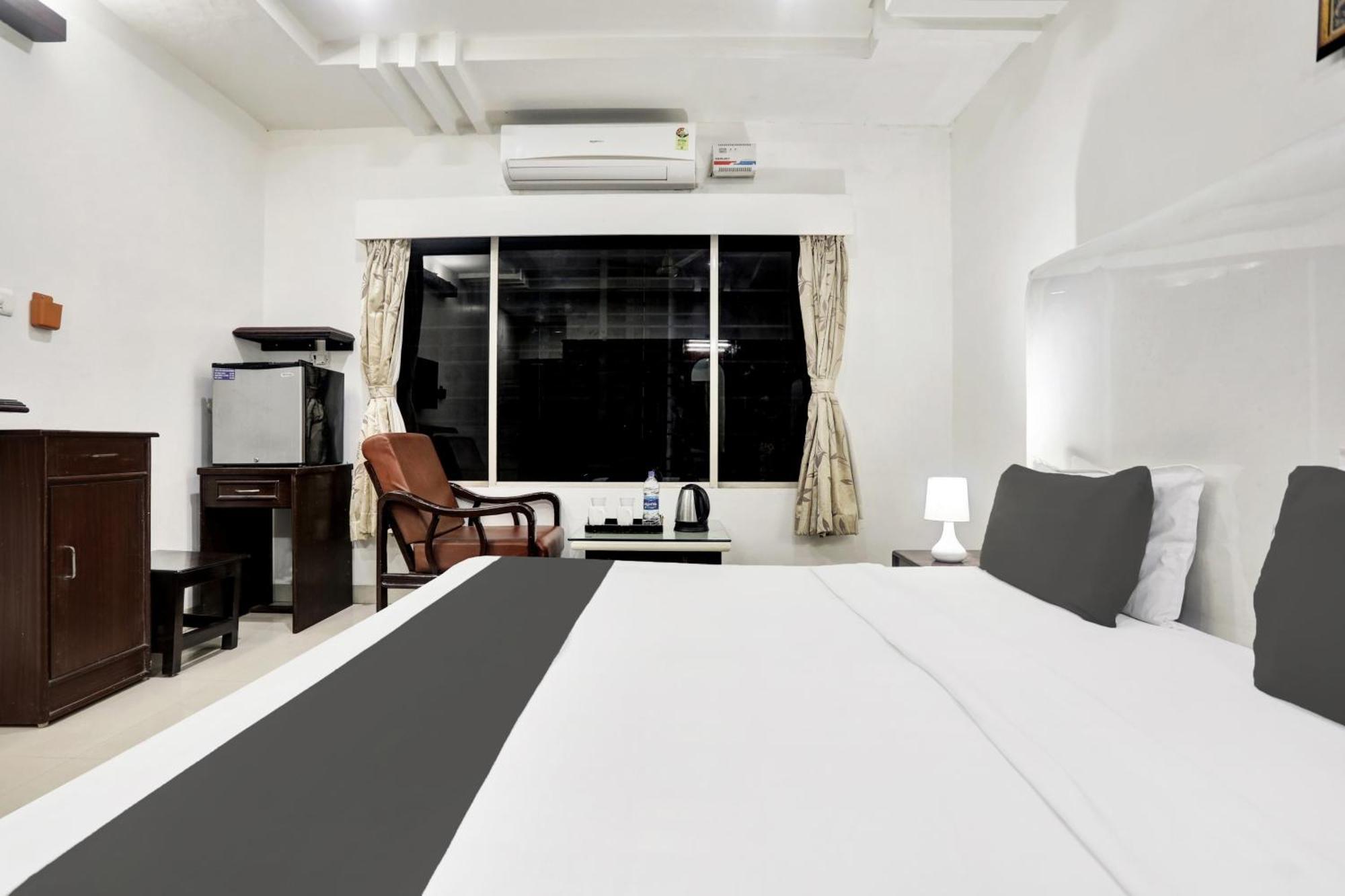 Hotel Grandarya Eluru Bagian luar foto