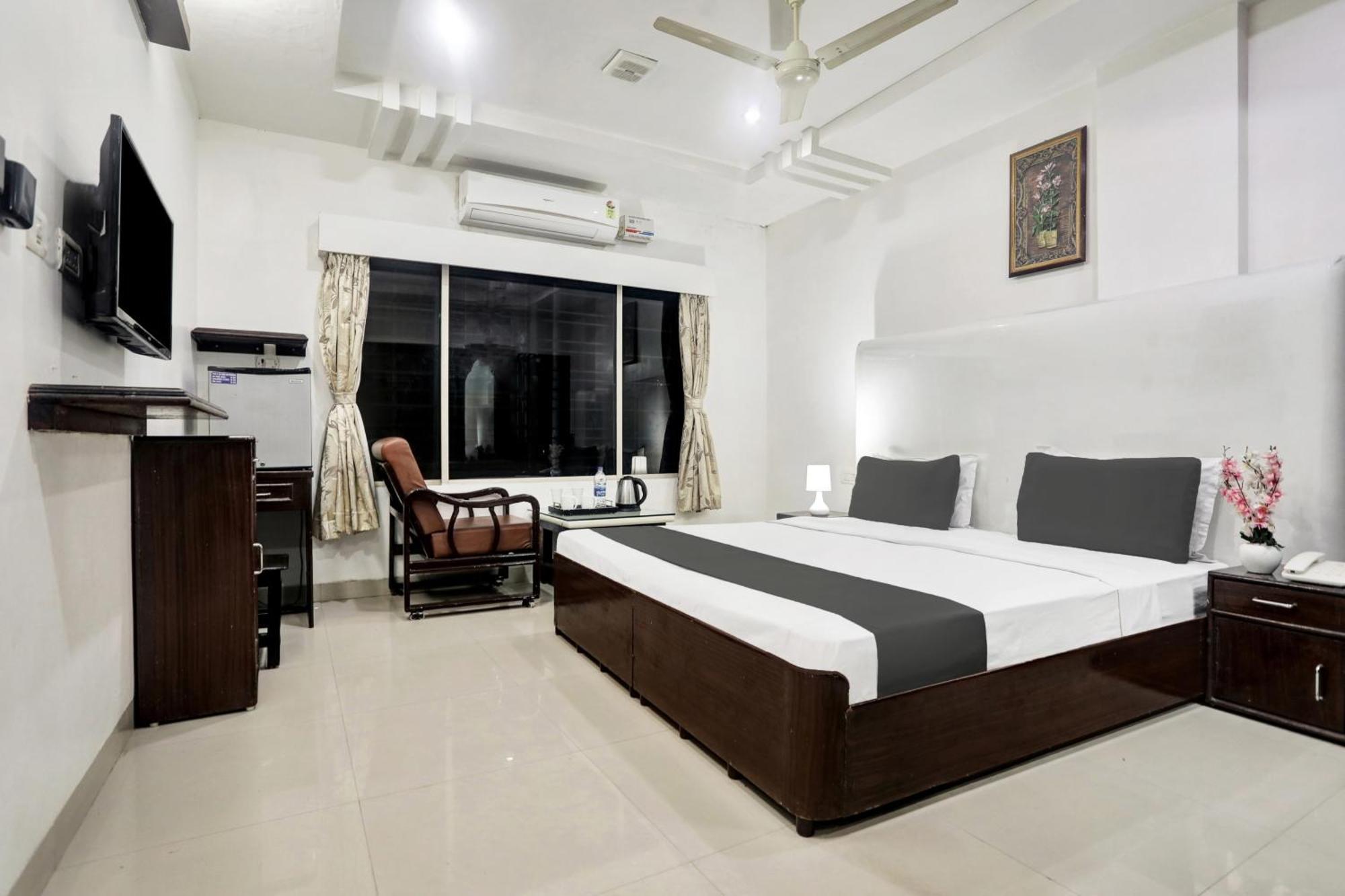 Hotel Grandarya Eluru Bagian luar foto