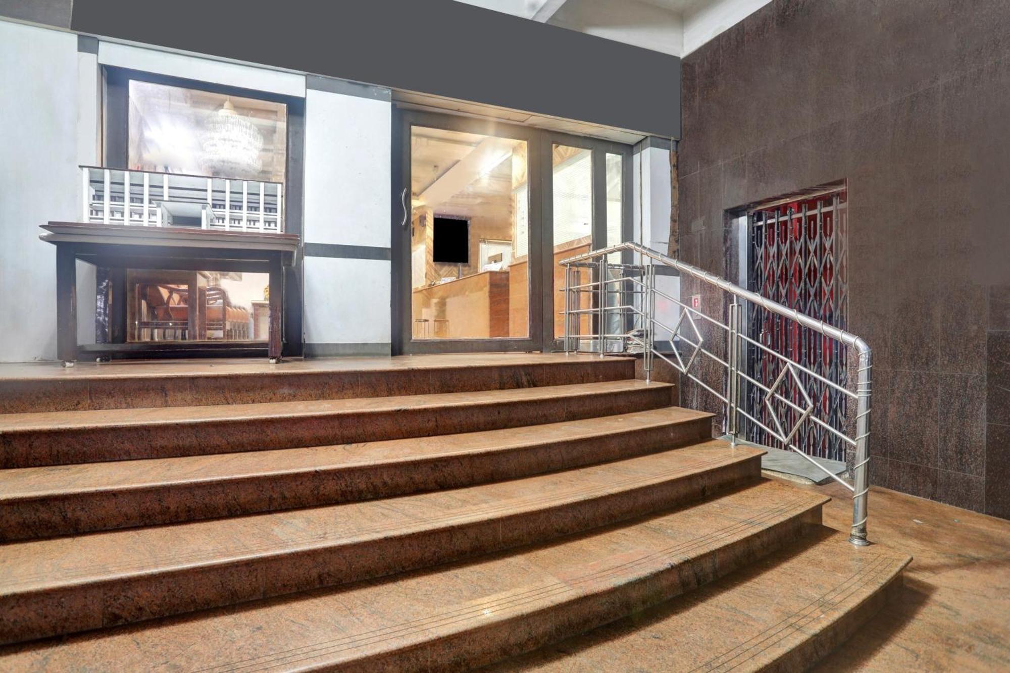 Hotel Grandarya Eluru Bagian luar foto