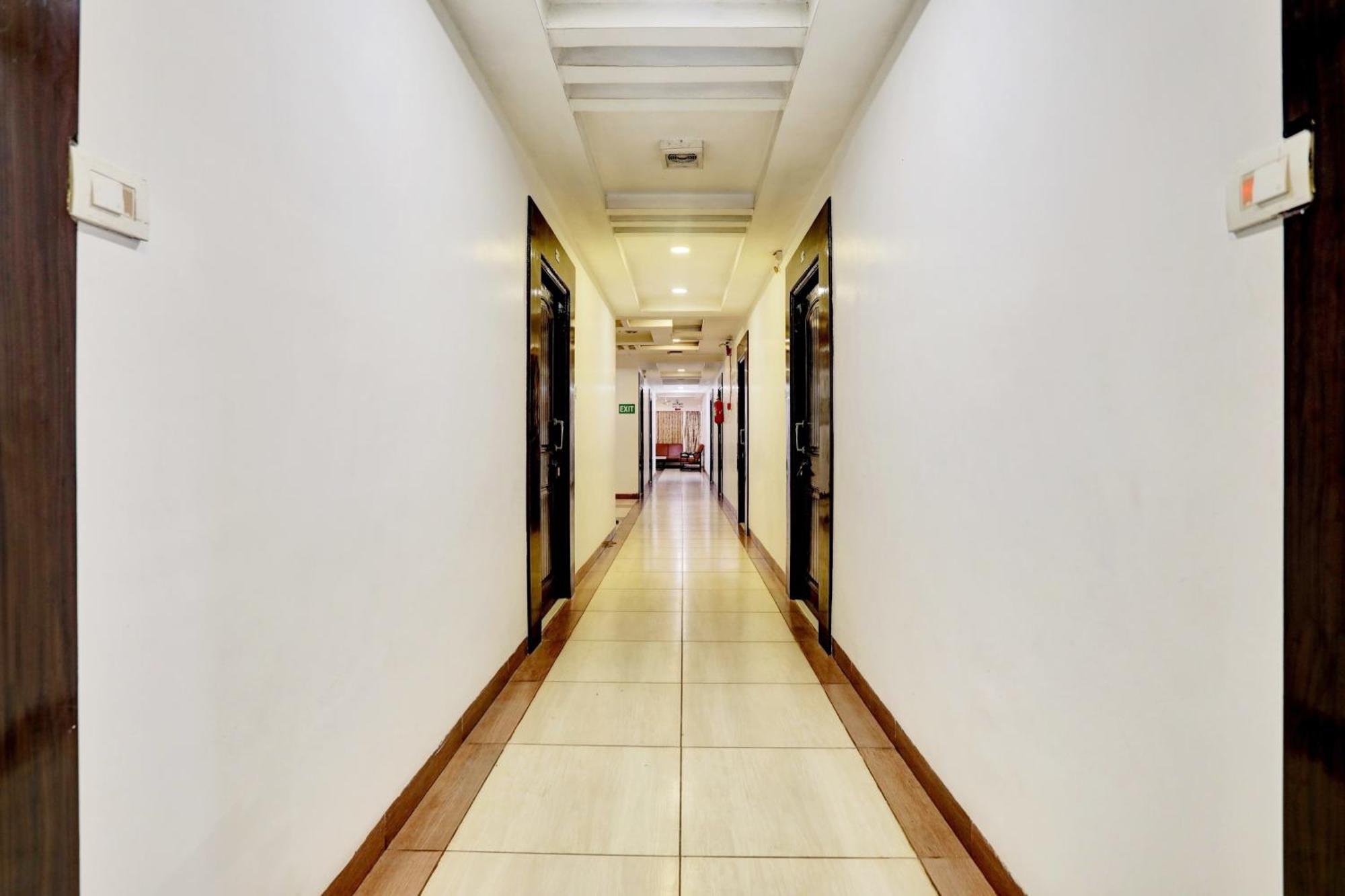 Hotel Grandarya Eluru Bagian luar foto