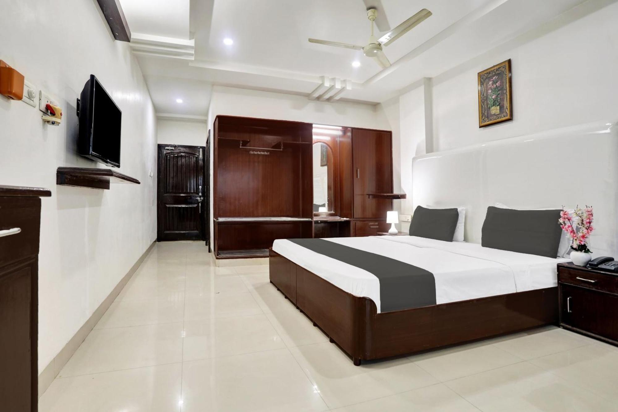 Hotel Grandarya Eluru Bagian luar foto