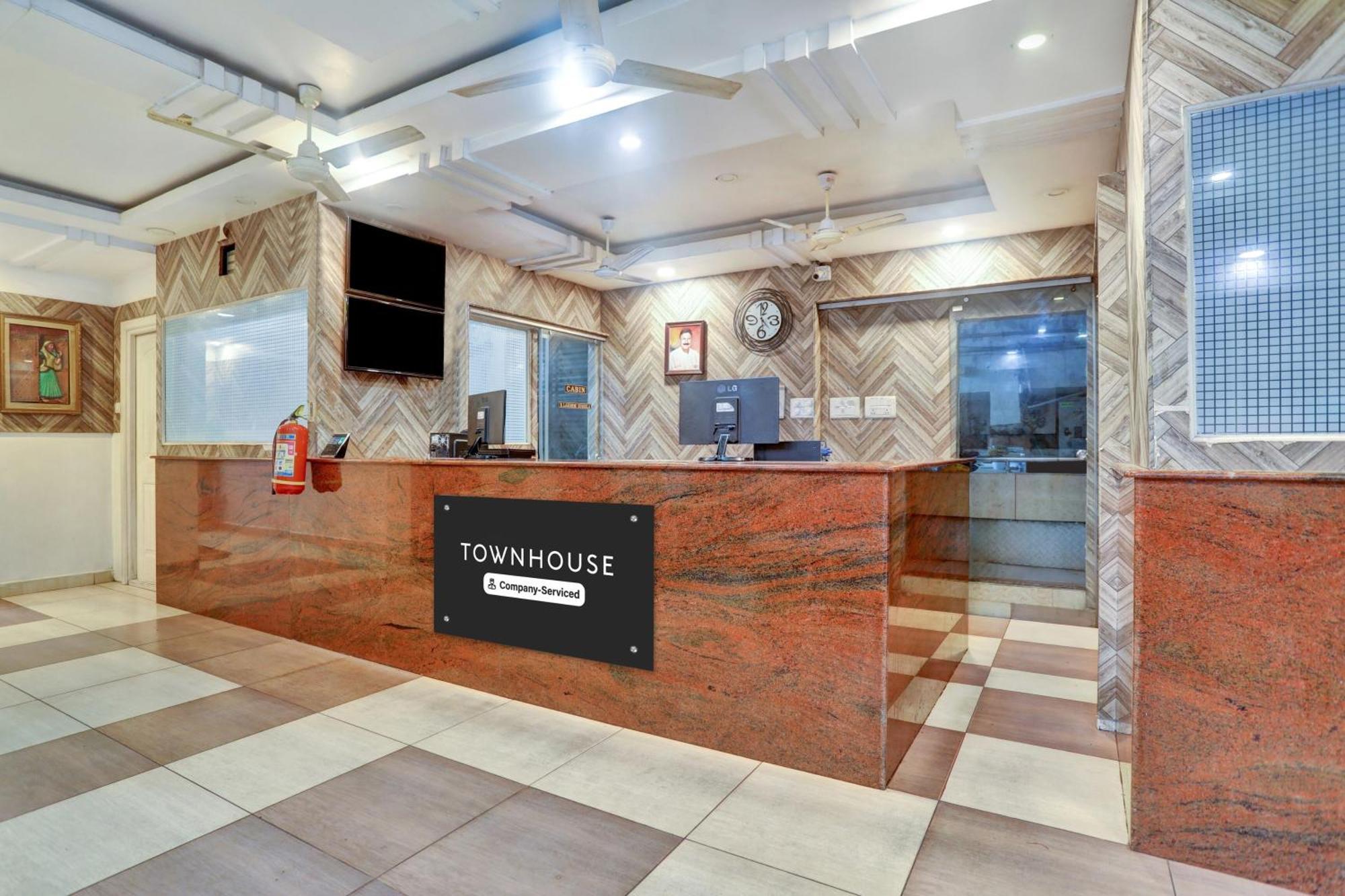 Hotel Grandarya Eluru Bagian luar foto